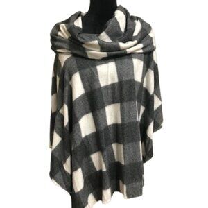 NWT Women's Beeson River Black & Ivory Buffalo Print Plaid Poncho